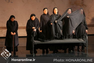 نمایش خانه برناد و آلبا در تالار وحدت