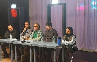 نمایش مخاطب را از سطح زندگی روزمره جدا کرده و به ذات زندگی می‌برد