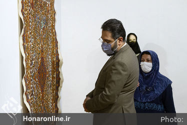 بازدید دکترسید مجتبی حسینی از نمایشگاه آثار سوزن‌دوزی معاصر ایران