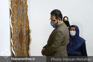 بازدید دکترسید مجتبی حسینی از نمایشگاه آثار سوزن‌دوزی معاصر ایران