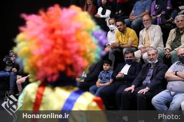 ضور وزیر فرهنگ در نمایش خانم خزوک، کاری از هنرمندان موسسه خیریه توانمندسازی بچه های باران- تالار حافظ