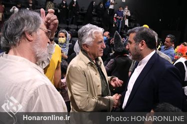 ضور وزیر فرهنگ در نمایش خانم خزوک، کاری از هنرمندان موسسه خیریه توانمندسازی بچه های باران- تالار حافظ