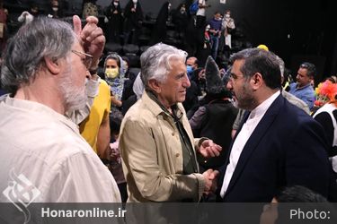 ضور وزیر فرهنگ در نمایش خانم خزوک، کاری از هنرمندان موسسه خیریه توانمندسازی بچه های باران- تالار حافظ