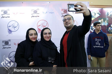 اکران مردمی فیلم "ثبت با سند برابر است" در سینما آفریقا