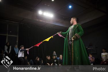 بازدید علی مرادخانی از تمرین نمایش الیور تویست به کارگردانی حسین پارسایی