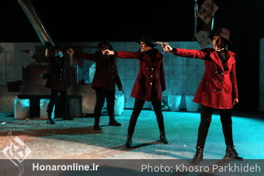 اجرای نمایش "تنهایی پر هیاهو" در سالن استاد سمندریان
