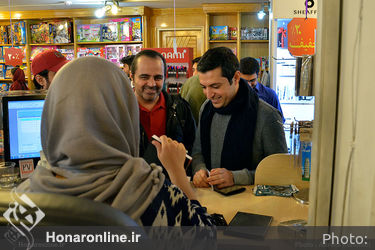 کتابگردی وزیر ارشاد و هنرمندان در نشر ثالث و نشر چشمه