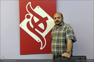 سامان خلیلیان: در "عند از مطالبه" به شدت از شعار پرهیز کردیم / حواشی زندگی یک شهید در جشنواره تئاتر فجر