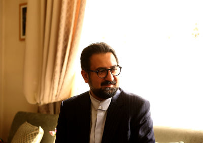 بازدید سید مجتبی حسینی از نمایشگاه ساز خانه موسیقی ایران