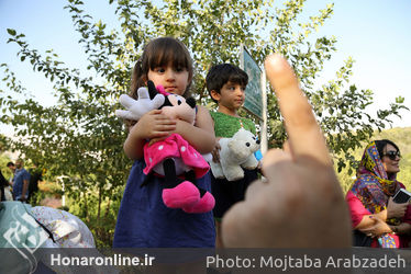 شادپیمایی عروسک‌ها در بوستان آب و آتش‎