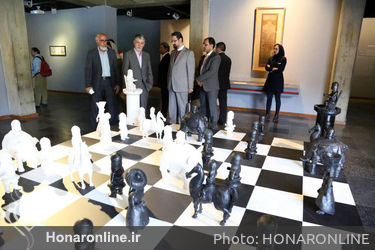 بازدید وزیر ارشاد از نمایشگاه علی اکبر صادقی در موزه هنرهای معاصر