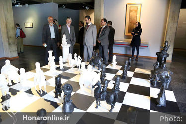 بازدید وزیر ارشاد از نمایشگاه علی اکبر صادقی در موزه هنرهای معاصر