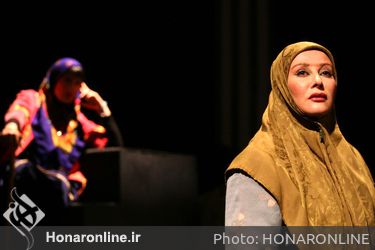 نمایش "پشت دیوار عمارت" در تماشاخانه سرو