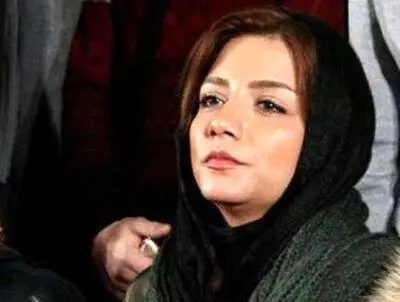 ده دقیقه پیش از پایان جنگ جهانی دوم / دانشجویان تئاتر نیازمند فضا و حمایت به منظور ارائه آثارشان هستند / روایت رها حاجی زینل از نمایش "برلین 10:10"