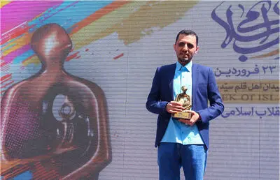 Hassan Ruholamin named Islamic Revolution Artist of  the Year