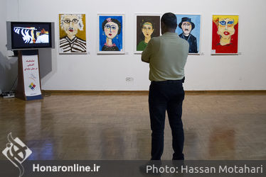 نمایشگاه آثار نقاشی هنرمندان کم توان ذهنی در  گالری اصلی فرهنگسرای نیاوران