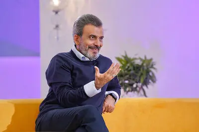 مجری معروف هم منتقد رفتار صداوسیما شد/ کاش خندوانه و عصرجدید می ماندند