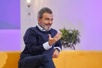 مجری معروف هم منتقد رفتار صداوسیما شد/ کاش خندوانه و عصرجدید می ماندند