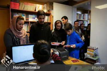 کتابگردی اهالی فرهنگ و هنر در نشر ثالث