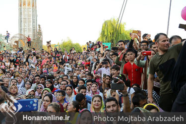 شادپیمایی عروسک‌ها در بوستان آب و آتش‎