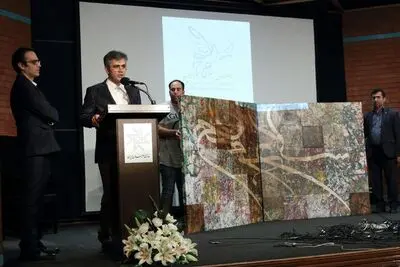 اثر "سلام بر صلح" احمد آریامنش به موزه صلح ایران اهدا شد