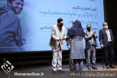 مراسم تجلیل و تکریم از ایثارگران و خانواده معظم شهدا و راویان راهیان نور 