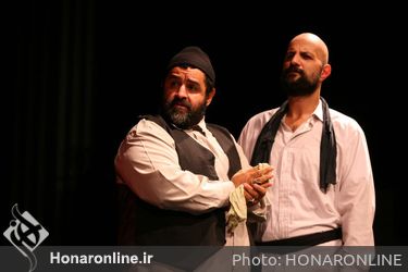 نمایش "پشت دیوار عمارت" در تماشاخانه سرو