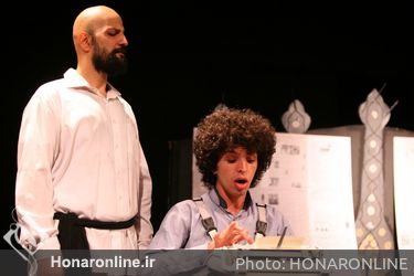 نمایش "پشت دیوار عمارت" در تماشاخانه سرو