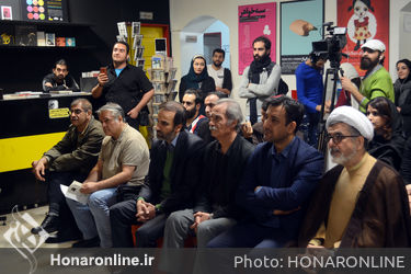 رونمایی از کتاب حمیدرضا آذرنگ در تماشاخانه پالیز