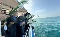 خلیج فارس به یاد شهدای وطن‌ گلباران شد