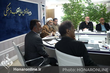 نشست دبیر عالی شورای انقلاب فرهنگی با تعدادی از هنرمندان تئاتر