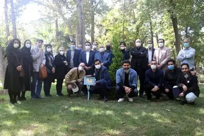 درختی به نام و یاد عباس جوانمرد کاشته شد/ پنجاه و پنجمین سالگرد تاسیس تماشاخانه سنگلج