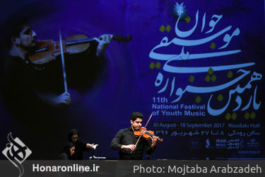 اجرای  ویولون در صبح روز جشنواره موسیقی جوان در تالار رودکی