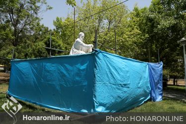 مرمت و بازسازی تندیس خیام در بوستان لاله