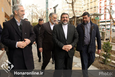 بازدید وزیر فرهنگ از نمایشگاه پانزدهمین جشنواره هنرهای تجسمی
