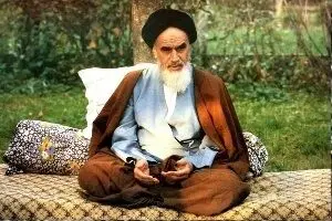نگاهی به عکس‌ها و نقاشی‌های چهره امام خمینی(ره) در سی و دومین سالگرد هجرت خورشید
