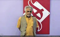 هر کسی که علم نداشت وارد تئاتر آزاد شد/ اگر هنرمندانه مخاطب را نخندانیم، به ابتذال رو می‌آوریم