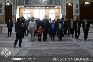 آغاز هفته هنر انقلاب با ادای احترام به مقام شهدا و تجدید پیمان با آرمان‌های امام خمینی(ره)