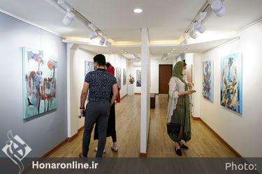 نمایشگاه نقاشی های شبنم نسلی اصفهانی با عنوان این است انسان در نگارخانه بهارک