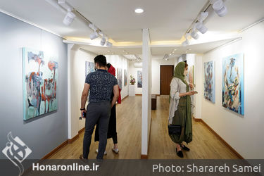 نمایشگاه نقاشی های شبنم نسلی اصفهانی با عنوان این است انسان در نگارخانه بهارک