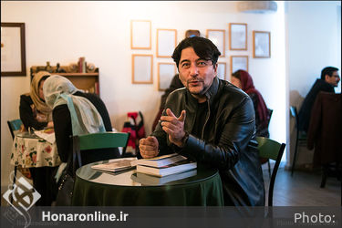 کتاب‌گردی هنرمندان و فرهنگیان در نشر ثالث و چشمه