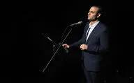 می‌خواهمت بمان!  می‌جویمت مرو! / یک دقیقه سکوت به احترام علی معلم در کنسرت علیرضا قربانی