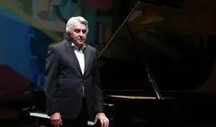 هنرجویان رافائل میناسکانیان در تالار وحدت می‌نوازند