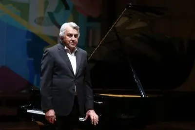 هنرجویان رافائل میناسکانیان در تالار وحدت می‌نوازند