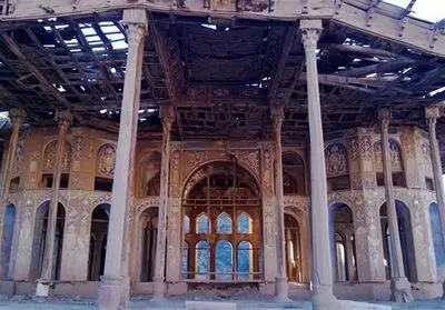 زخم‌های گردشگران نوروزی بر جان بناهای فاخر / جای خالی احترام به تاریخ معماری ایرانی