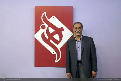 معنا و تعاریف تئاتر این روزها متفاوت شده است / سیاوش طهمورث "معرکه در معرکه" را با تغییراتی به روی صحنه می‌آورد