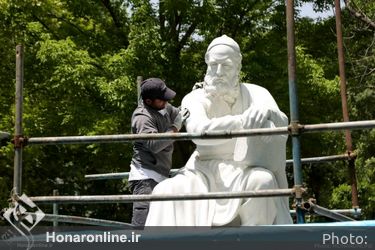مرمت و بازسازی تندیس خیام در بوستان لاله