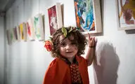 نقاش دو ساله‌ای که آثار انتزاعی خلق می‌کند /