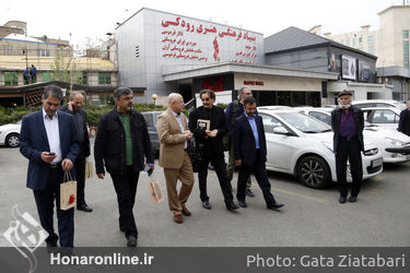 بازدید مرادخانی و جمعی از  اهالی هنر از موزه عروسکی در تالار حافظ