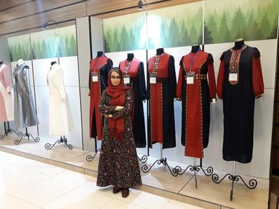 ترکیبی از فرش ترکمن با دوخته‌های سنتی استان گلستان / روایت لیلا محمدی از مجموعه لباس "ساریخ"